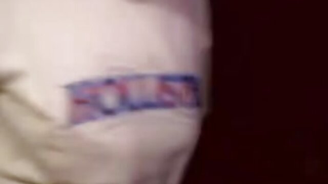 Odlično :  Naključno dobro obdarjen žebljiček polni dve Milfs Video posnetki za odrasle 