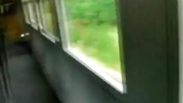 Odlično :  Najstniška rjavolaska in njena seksi mačeha se zajebavata Video posnetki za odrasle 