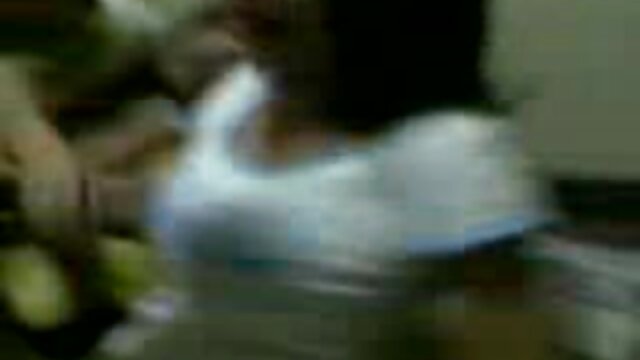 Odlično :  Canela Skin vzame ogromen črni schlong v obe luknji Video posnetki za odrasle 