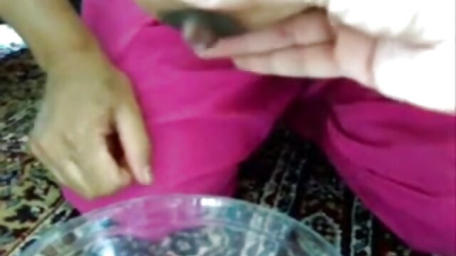 Odlično :  Majhna šolarka je nagrajena z BBC-jem Video posnetki za odrasle 