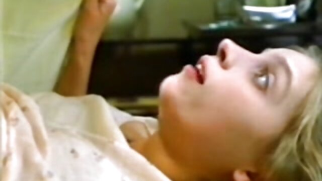 Odlično :  Milf z masivnimi joški rit gnetena nato zajebal Video posnetki za odrasle 