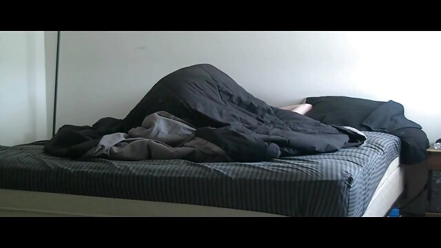 Odlično :  Vroča dobrodošlica mamice Charlee Chase Video posnetki za odrasle 