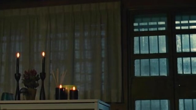 Odlično :  Majhno azijko Evo Yi pojejo ven in jo seksajo na kavču Video posnetki za odrasle 