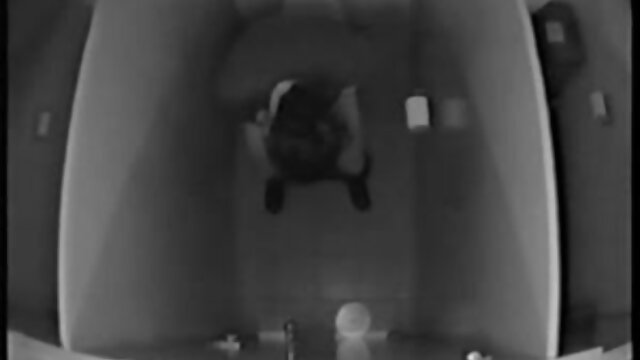 Odlično :  Georgia Jones in Izzy Lush se ližeta in se igrata z vibratorjem Video posnetki za odrasle 