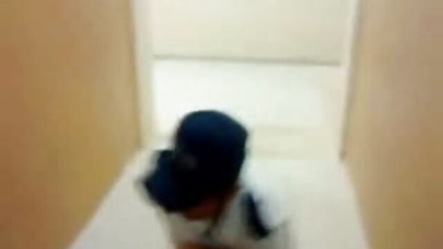 Odlično :  Najstnica Lollipop in mačeha Merce seksata z mladim žrebcem Video posnetki za odrasle 