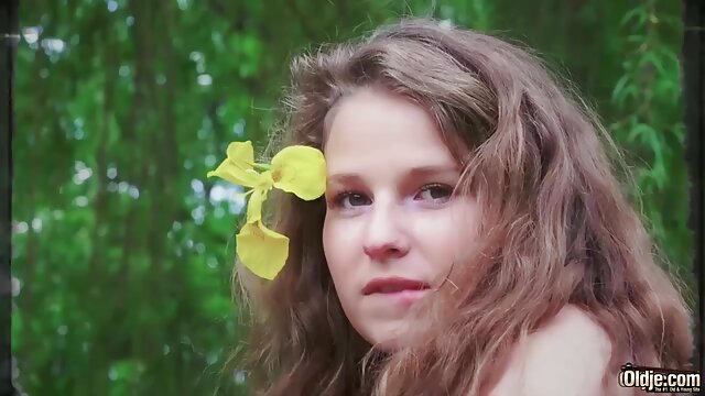 Odlično :  Isis Love jebe svojega čednega študenta Video posnetki za odrasle 