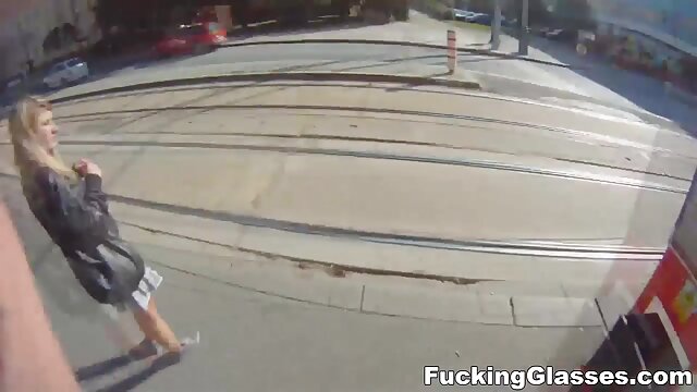 Kakovostni filmi :  Zaobljena blondinka doživlja močan orgazem Video posnetki 