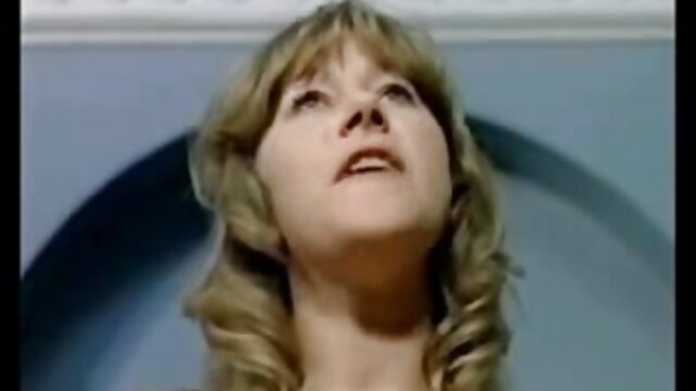 Odlično :  Kratkolaso ​​lepotico Adriano Chechik tolčejo na prostem Video posnetki za odrasle 