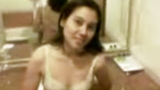 Odlično :  Charlee Chase žgečkaj njen rožnati kolaček Video posnetki za odrasle 