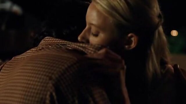 Odlično :  Ljubka rjavolaska Charly Summer masturbira na tleh Video posnetki za odrasle 