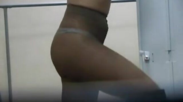 Odlično :  Hottie z velikimi prsi Britney Amber skoči na trd kunec, potem ko je dala glavo Video posnetki za odrasle 