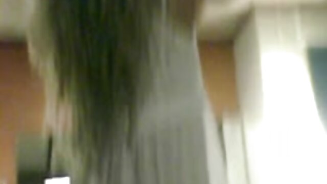 Odlično :  Lady Dee dobi globoko zajebal jajca obeh svojih lukenj Video posnetki za odrasle 