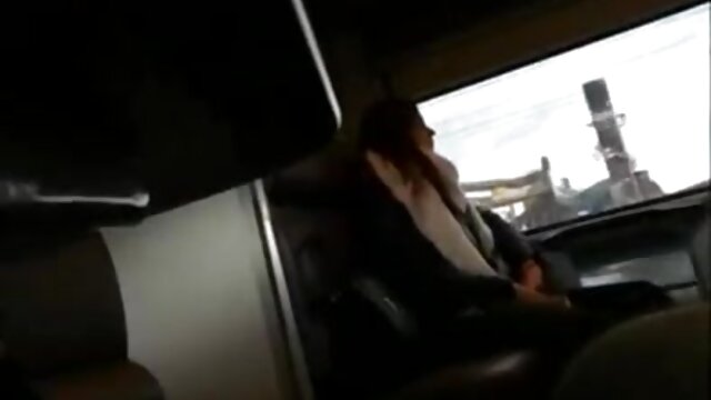 Odlično :  Prsata dekleta jebejo enega fanta Video posnetki za odrasle 