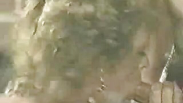 Odlično :  Silikonska kurba Nicolette Shea si deli trdo pecko z pohotno ebenovino Video posnetki za odrasle 