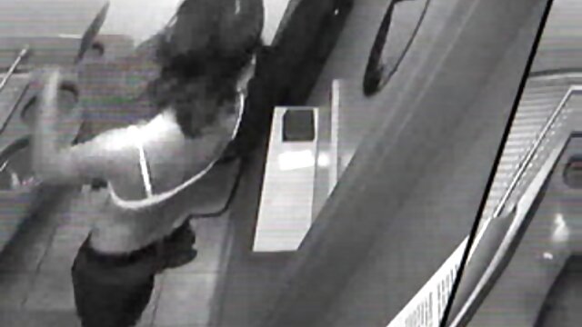 Odlično :  Seksi babe jebe piflarca Video posnetki za odrasle 