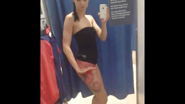 Odlično :  Novinec joge vzame velik utripajoči tiča v svojo pizdo Video posnetki za odrasle 