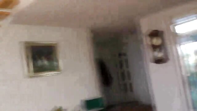 Odlično :  Charlee Chase izvaja triko z izginjanjem piklj.. Video posnetki za odrasle 