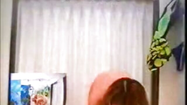 Odlično :  Tip za zatiranje škodljivcev uniči Lezlyjev petelin panj Video posnetki za odrasle 