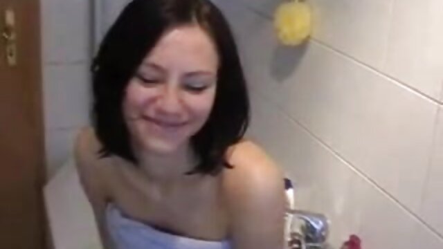 Odlično :  Seksi ženska je pripravljena na masažo Video posnetki za odrasle 