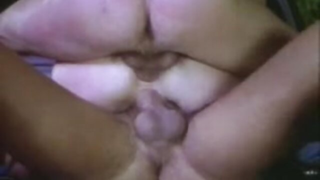 Odlično :  Temnolaska najstnica Serena Santos uživa velik penis v POV Video posnetki za odrasle 