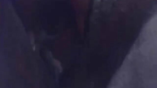 Odlično :  Nicolette Shea piha prevelikega tiča in se zajebe na mizi Video posnetki za odrasle 