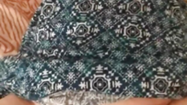 Odlično :  Sweet chick ima divji trojček Video posnetki za odrasle 