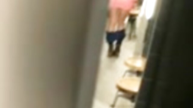 Odlično :  Tri bejbe jebejo enega srečneža Video posnetki za odrasle 