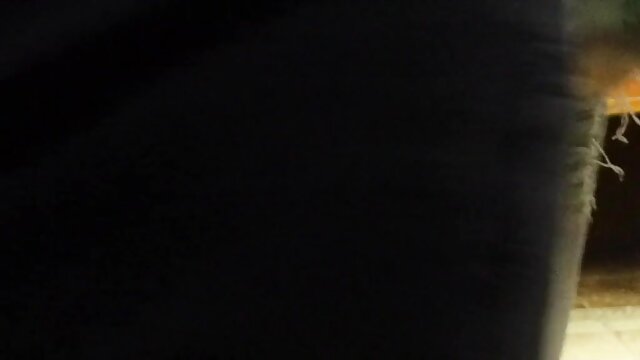 Odlično :  Dve nabrijani navijačici se izmenično zajebavata njuni lačni ugrizi Video posnetki za odrasle 