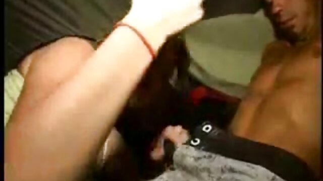 Odlično :  Lepa gospodinja si je preluknjala bradavice Video posnetki za odrasle 