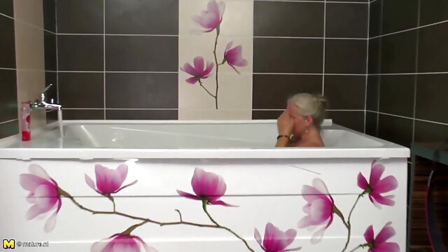 Odlično :  Busty bombshell pribil njen ljubimec v postelji Video posnetki za odrasle 