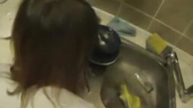 Odlično :  Cherie DeVille se zabava z mlajšim dekletom na prostem Video posnetki za odrasle 