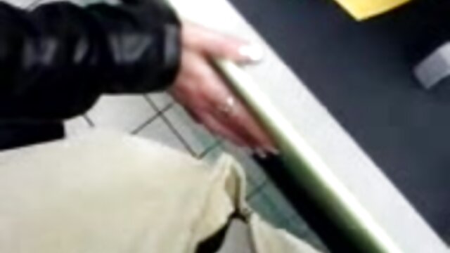 Odlično :  Nenasitna dekleta jahajo en kurac Video posnetki za odrasle 