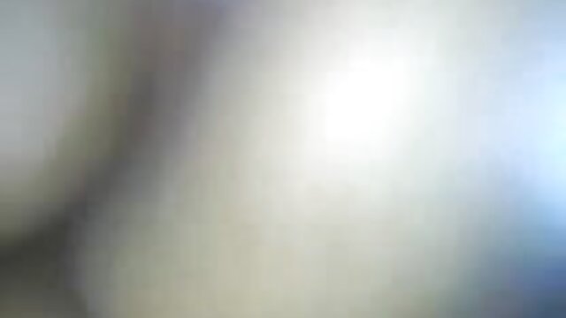 Odlično :  Slastna rjavolaska Valentina Nappi zajebava suhega fanta v postelji Video posnetki za odrasle 