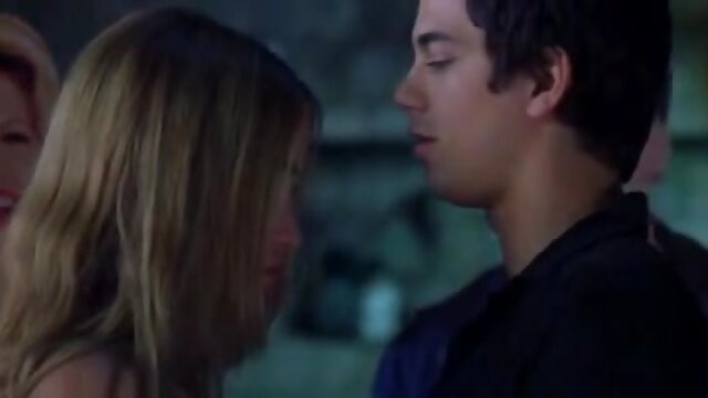 Odlično :  Rjavolaska Sovereign Syre si je na dražbi kupila fanta za en večer, ki se je končal z masažo in seksom Video posnetki za odrasle 