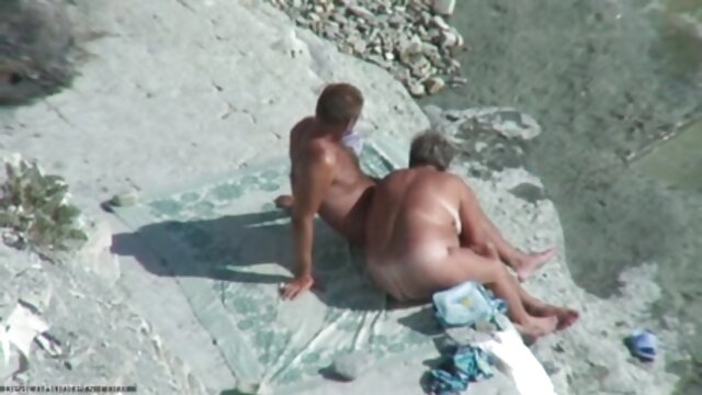 Odlično :  Sodelavec hrani ženo z obritim tiča Video posnetki za odrasle 