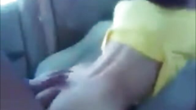 Odlično :  Ljubka rjavolaska Vanna Bardot z majhnimi joški se zajebe in dobi obremenitev v usta Video posnetki za odrasle 