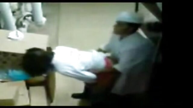 Odlično :  Lexi Dona se skloni in se pravilno zajebe s pohotnim črnim tipom Video posnetki za odrasle 