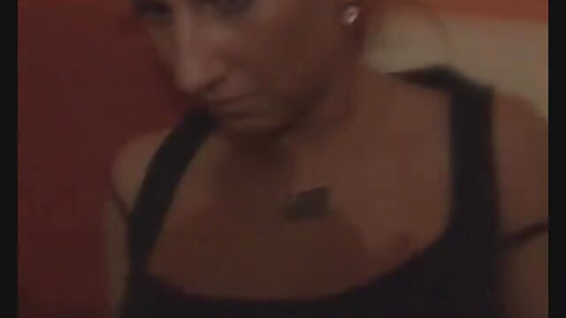 Odlično :  Še vedno obstaja ena koristna mišica za Johnnyja Video posnetki za odrasle 