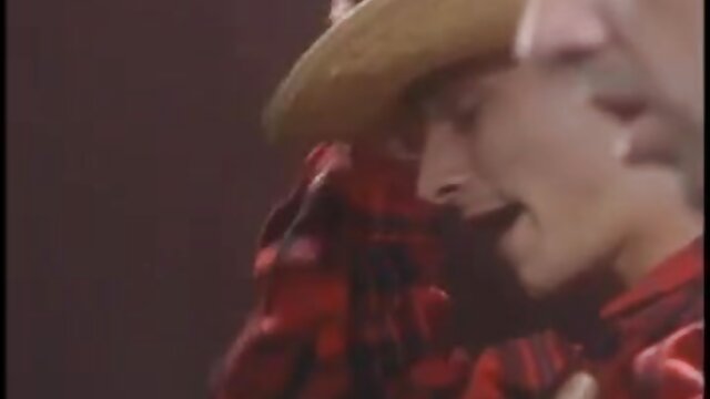 Odlično :  Strastna blondinka jebe poročenega fanta Video posnetki za odrasle 