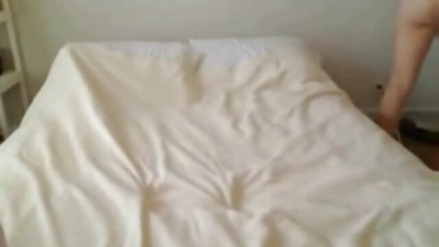 Odlično :  Lily Larimar daje glavo in se lepo zajebe v postelji Video posnetki za odrasle 