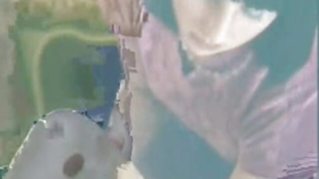 Odlično :  Mlasta rjavolaska Natasha Lepo uživa, plešasti tip s svojimi usti in muco Video posnetki za odrasle 