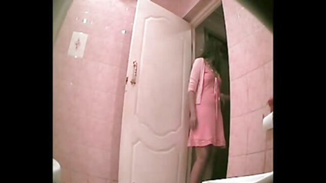 Odlično :  Lepo mlado dekle Jessie Saint zapelje lepa MILF Video posnetki za odrasle 