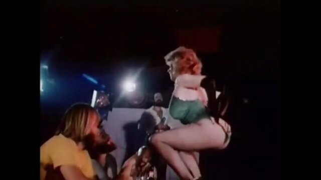 Odlično :  Znotraj ženske sobe z ženo Jayden Jaymes Video posnetki za odrasle 