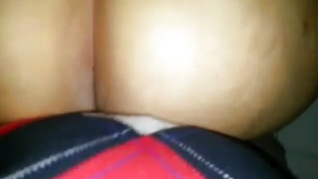 Odlično :  Učiteljica Richelle Ryan poskrbi, da hišnik pozabi.. Video posnetki za odrasle 