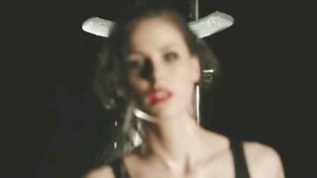 Odlično :  Skrbna soseda Katana Kombat pride spoznati novega soseda in spoznati njegove sposobnosti v seksu Video posnetki za odrasle 