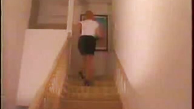 Odlično :  GILF z velikimi prsi v nogavicah uživa v soparnem razbijanju muce Video posnetki za odrasle 