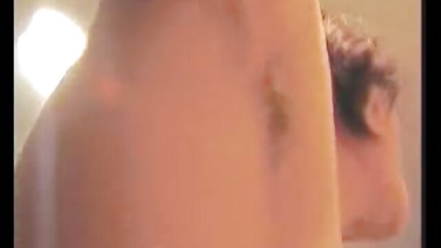 Odlično :  Dve hotties žvečkajo ogromen tiča Video posnetki za odrasle 