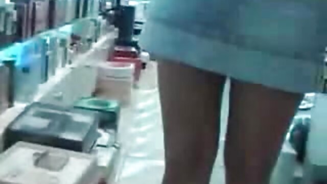 Odlično :  Petite ebony babe potrebuje dober kurac Video posnetki za odrasle 