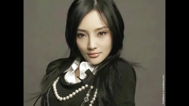 Odlično :  Petite blondinka Jessie Saint sesa ogromen kurac Video posnetki za odrasle 